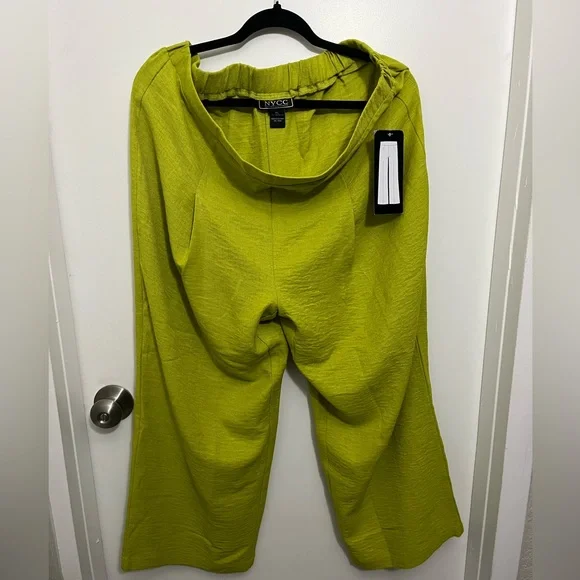 NYC Women's Vibrant Green Wide Leg Pants - Picture 1 of 4